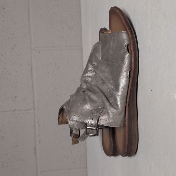 Miz Mooz Fallon Ankle Strap Metallic Gladiator Leather Sandal Size 9-9.5 (40) - Picture 4 of 9